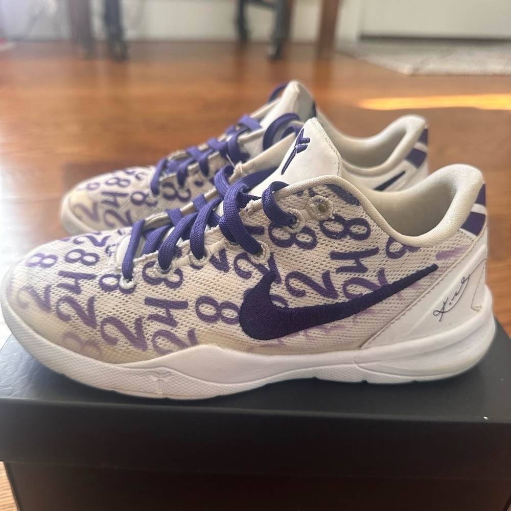 Nike Kobe 8 V111 kids basketball shoes Court Purple Size 1Y with Box